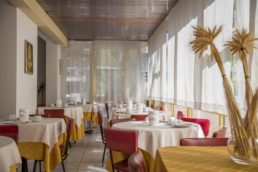 Hotel Meris Milano Marittima Buitenkant foto