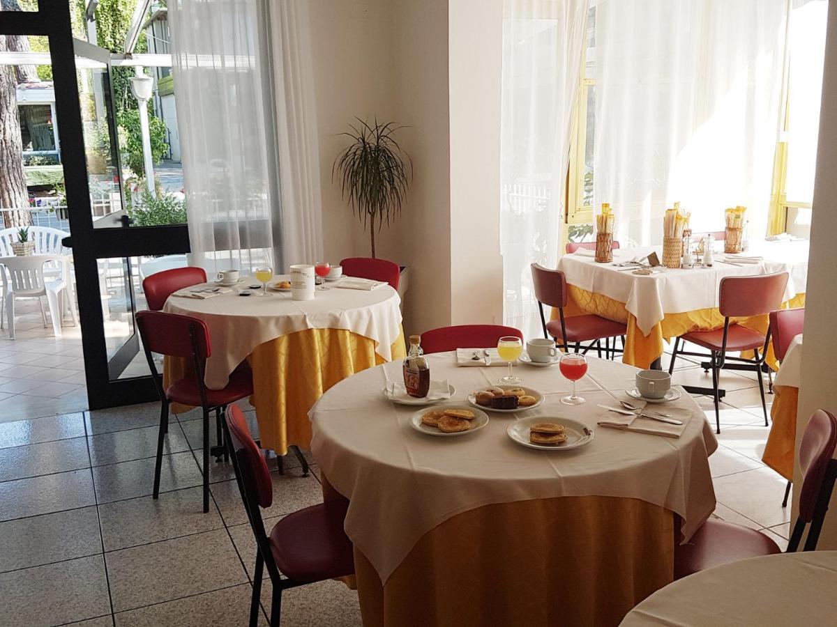 Hotel Meris Milano Marittima Buitenkant foto